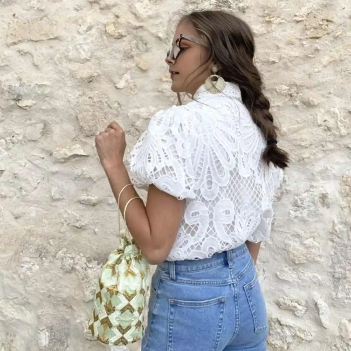 ゆったりとしたカジュアルなボタン付き半袖シャツ ストリートスタイル コットン バタフライノット 暖かさ レディースファッション 春シーズン 無地