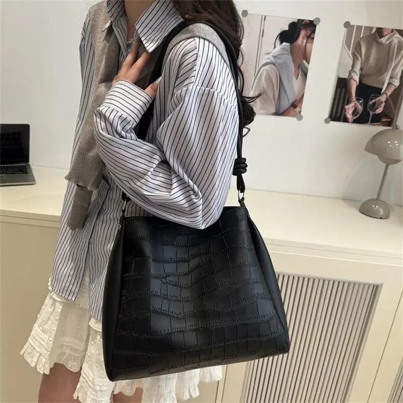 

Vintage Chic PU Carry-On Tote High Quality Crocodile Skin Pattern Commuter Bag for Women; Ideal Gift