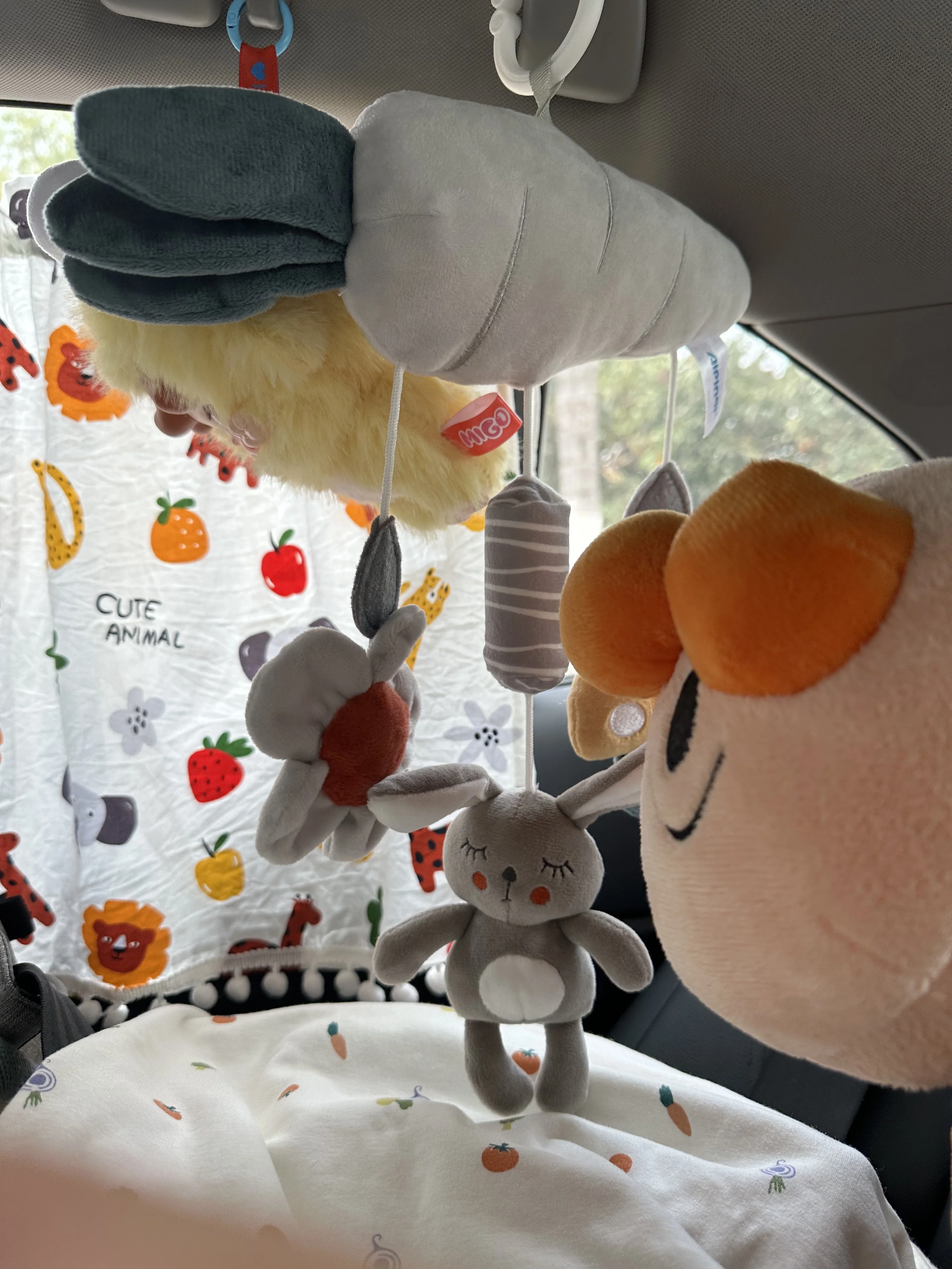 Clip On Hanging Plush Toy Stroller and Car Seat Sensory Activity Baby Toys with Wind Chimes and Jingle for Newborn Infant Gifts