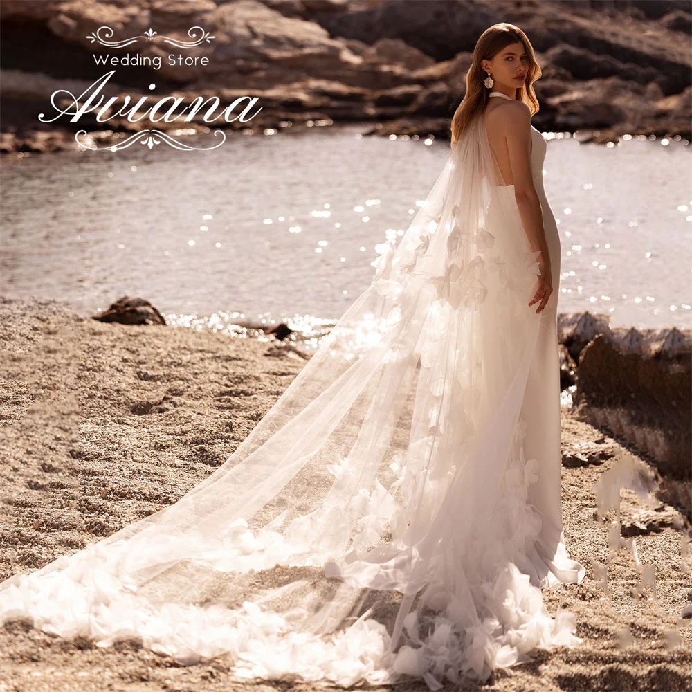 Aviana Maßgeschneidertes, ärmelloses Meerjungfrau-Hochzeitskleid mit V-Ausschnitt, Sweep-Zug, Blumenapplikationen, elegant, modern, bodenlang, 2025, schlicht