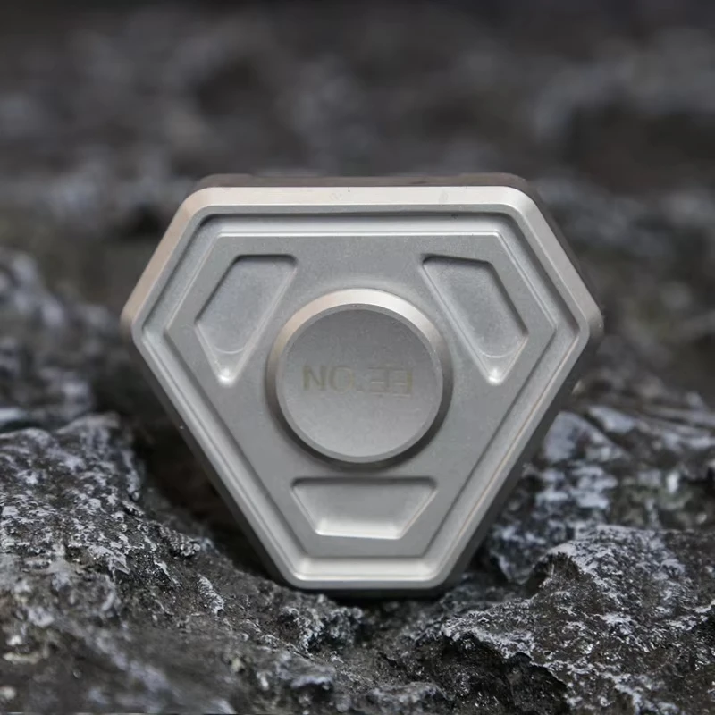 Fidget Spinner en acier inoxydable, carte à pousser magnétique en métal EDC, jouet anti-Stress, pointe supérieure, Gyroscope, soulage l'Anti-Stress