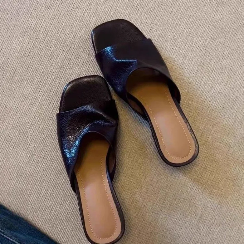 

2025 Summer New Fashion Open Toe Solid Color Simple Leather Surface Versatile Candy Color Large Slippers Square Heel Shoes Women