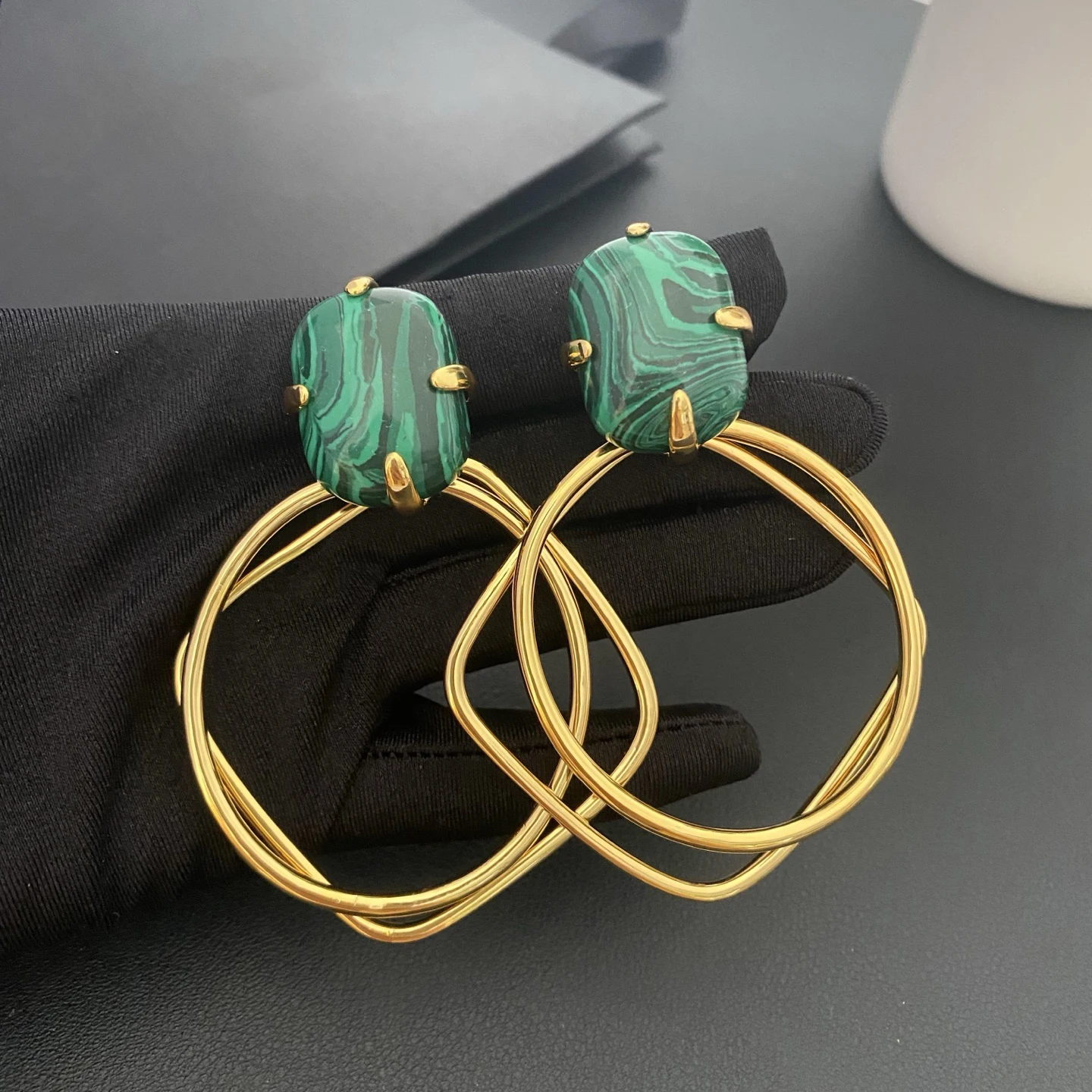 

Vintage Brass Plated Gold Green Malachite Geometric Earrings Big Ear Clip Women Europe Designer Jewelry