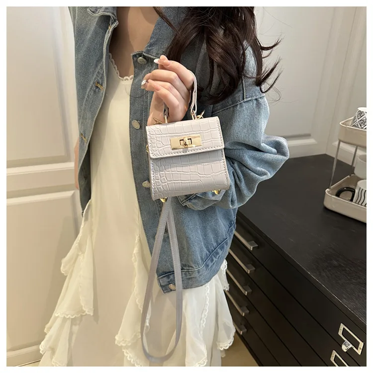 Trendige Geprägte Mini-Damen-Umhängetasche mit Goldverschluss Schultertaschen Abnehmbarer Riemen Henkeltasche Niedliche Crossbody-Handtasche – Detail 18