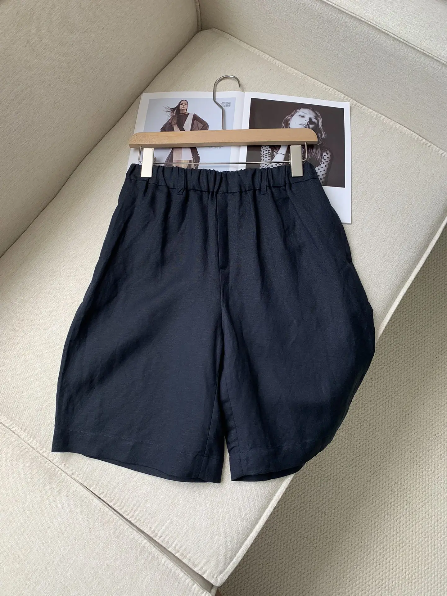 

Women Black Shorts Elastic Waist Solid Color Casual Loose Short Pants