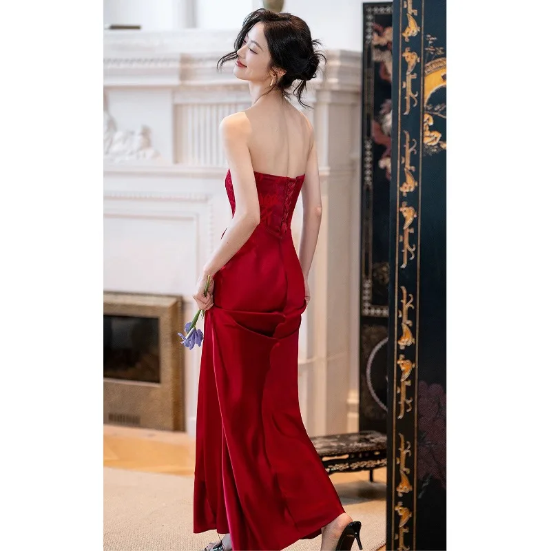 Vestido de brinde vermelho sem alças elegante para a noiva, petite 2026 novo vestido de noivado de casamento de alta qualidade, vestido longo com gravata francesa