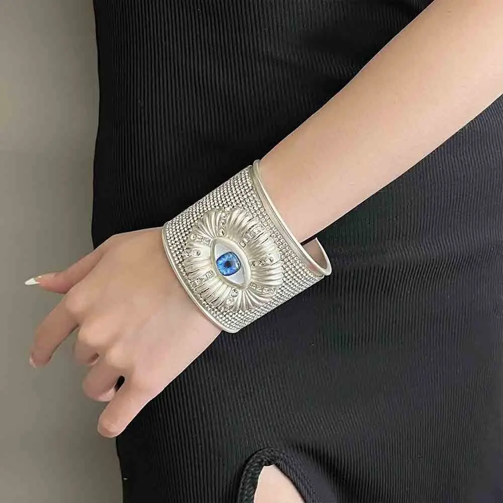 Brazalete abierto ancho exagerado de Metal, pulseras de ojo de demonio de aleación de diamantes de imitación, brazaletes geométricos Punk únicos, regalo para niñas