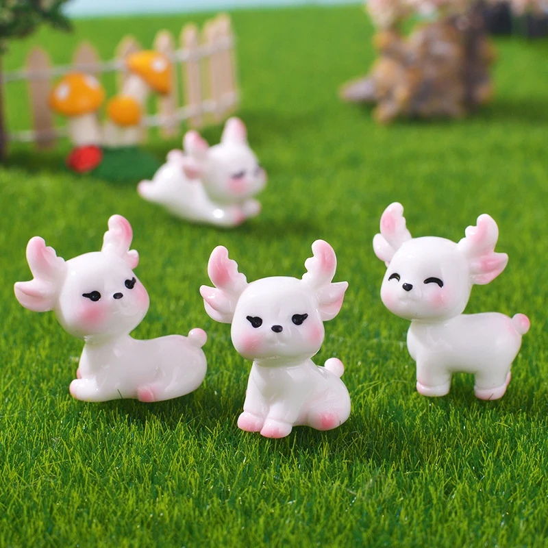 Mini Cartoon Deer Ornaments Desktop Vehicle Mounted Decor Dollhouse Micro Landscape Decoration