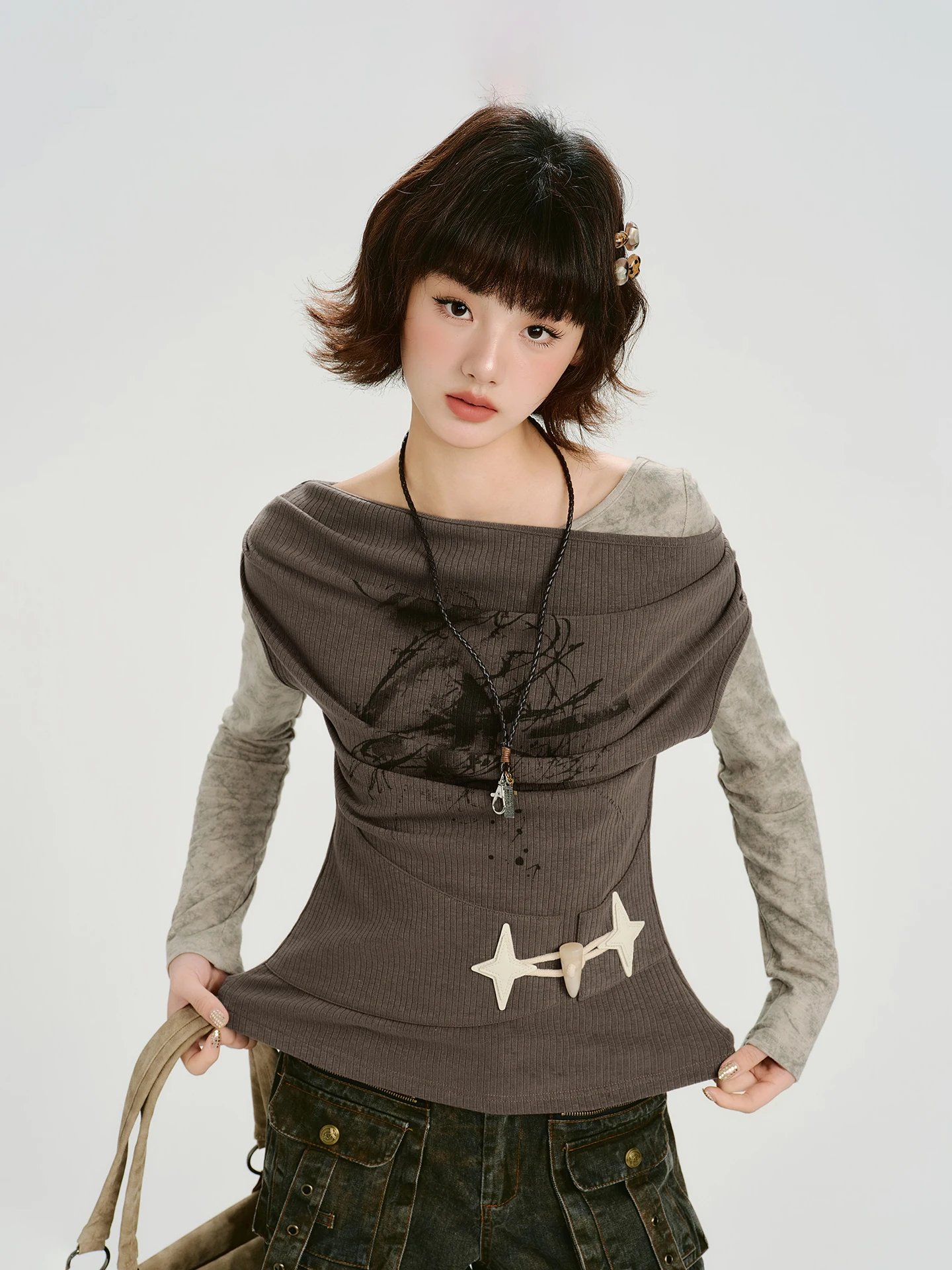 

Женская футболка с длинным рукавом в американском ретро-стиле с принтом «Hot Girl», имитация двухслойности, весенняя новинка, приталенный крой