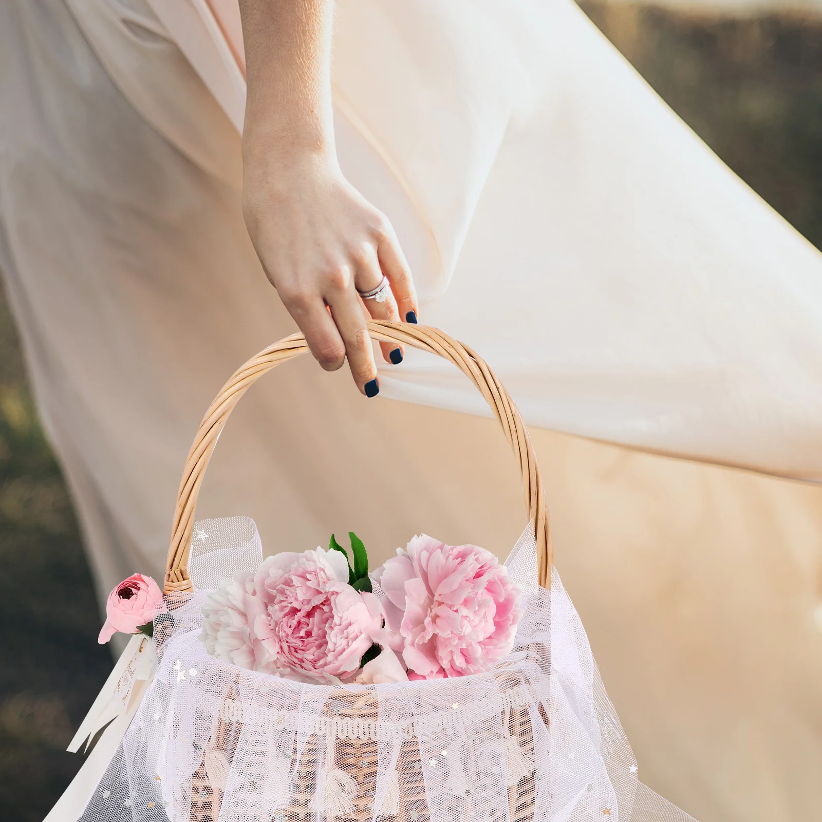 

Wicker Woven Basket with Handle Handmade Natural Willow Storage Basket for Wedding Flower Gift Decorative Home Organizer