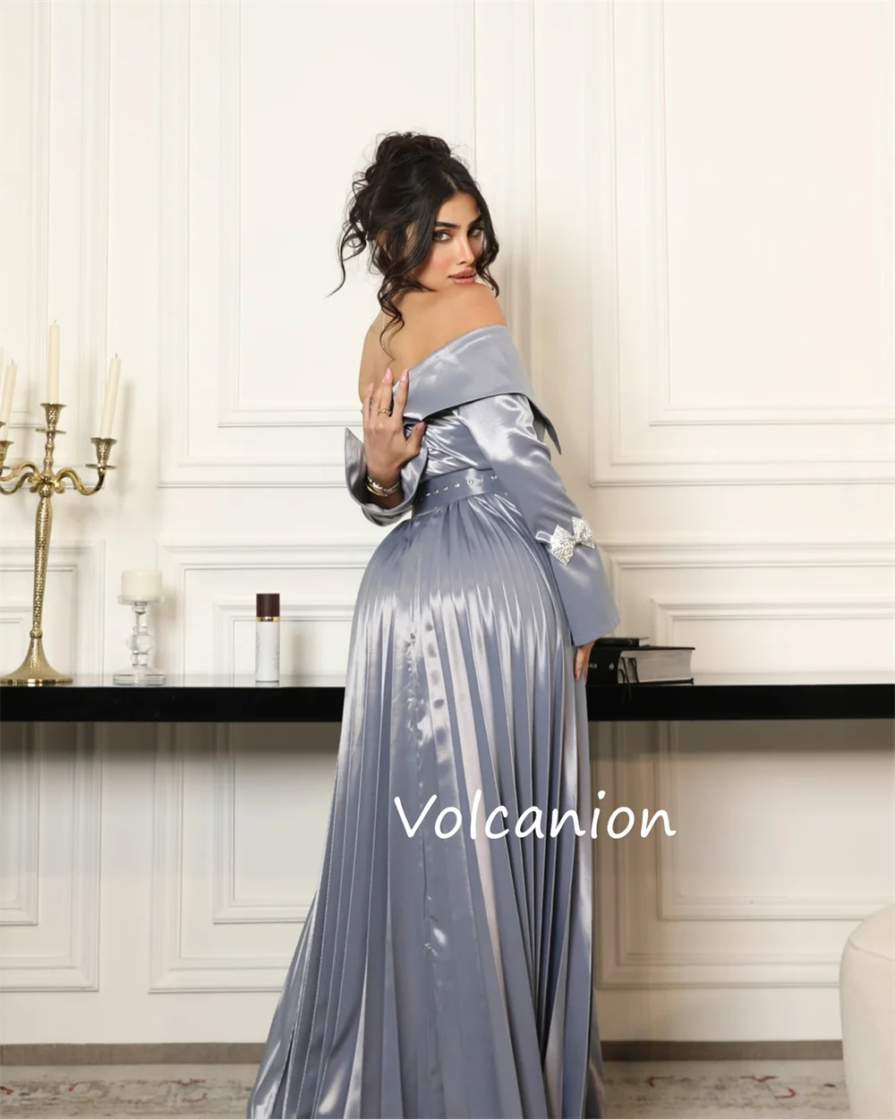 فساتين طويلة مخصصة بطيات شارميوز رشيعية على شكل حرف a مكشوفة الكتف مناسبة مخصصة رائعة