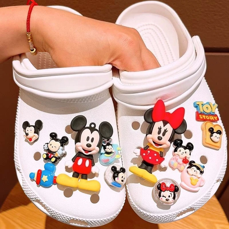 2025 MINISO Mickey Minnie Donald Duck Shoe Charms DIY Shoe Accessories Detachable Shoe Clips for Colg Disney Cartoon Themed