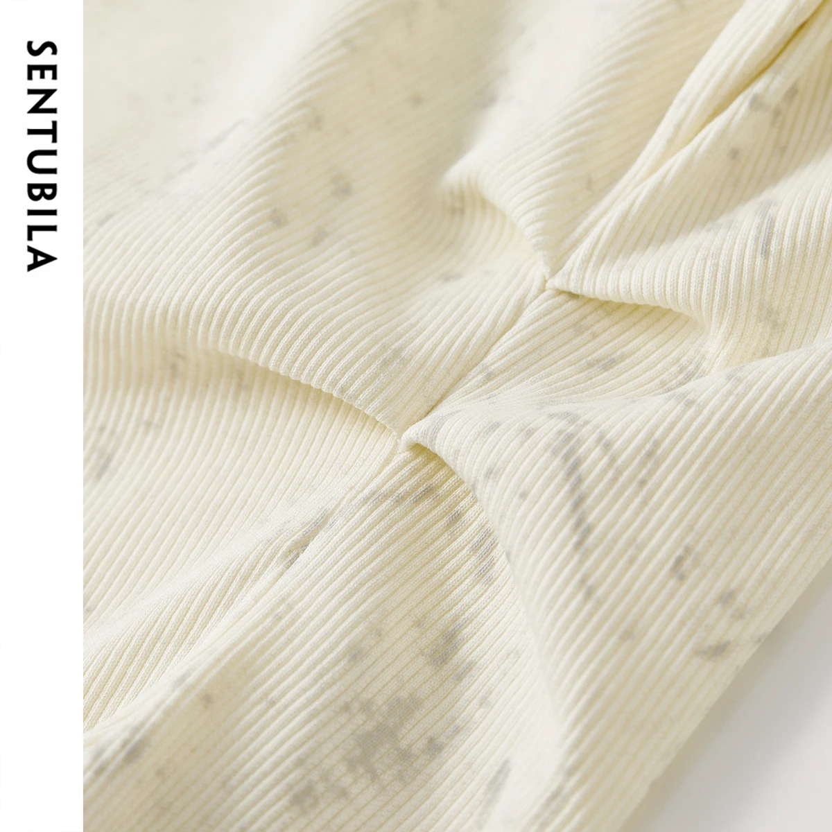 SENTUBILA القطن تي شيرت مطبوع المرأة طيات غير النظامية محبوك الجولة الرقبة طويلة الأكمام بسيطة المحاصيل القمم 2025 ربيع 151T58434