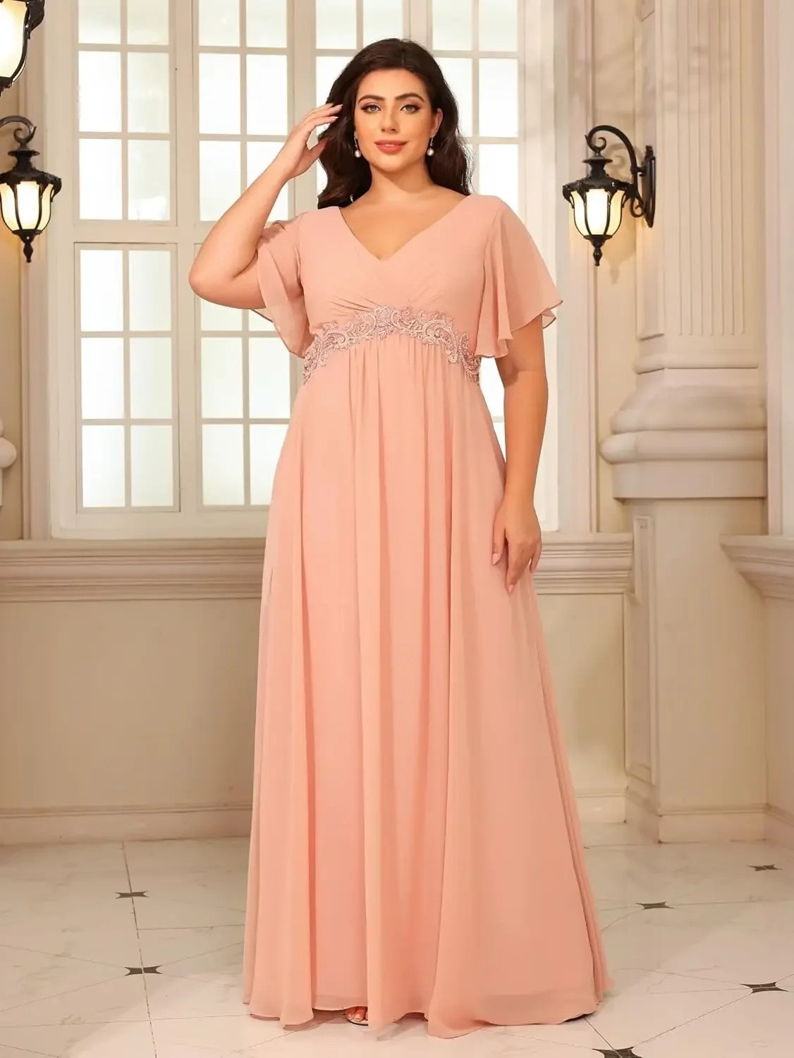 プラスサイズのショートスリーブ、ぽっちゃり女性向けVネックフォーマルドレス、ポケット付きブライズメイドドレス、花嫁の母のドレス