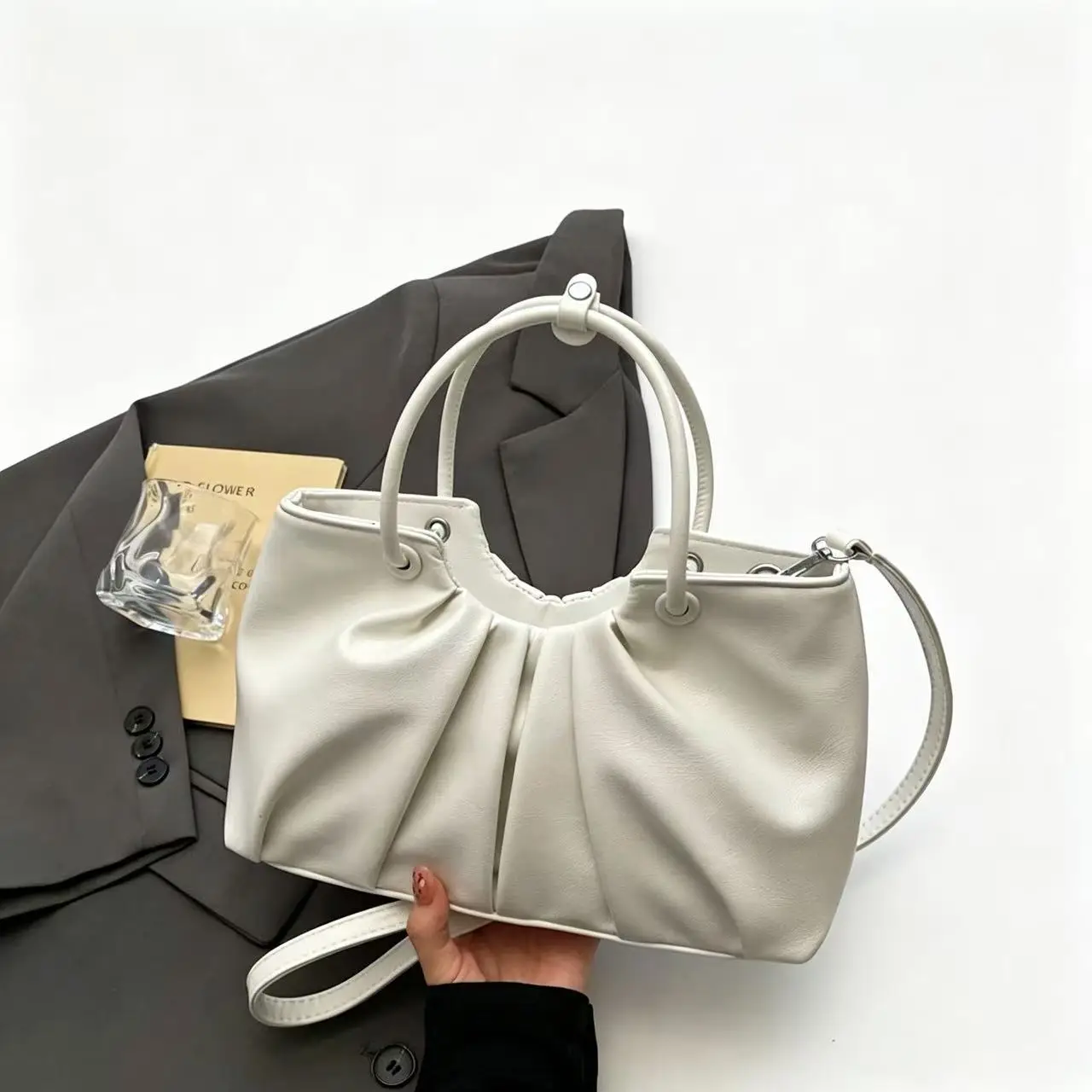 Pleated Fashionable Casual Personality Handbag for Women, New French Style, High-Quality Texture, Retro Temperament, Versatile Crossbody Bag for Women