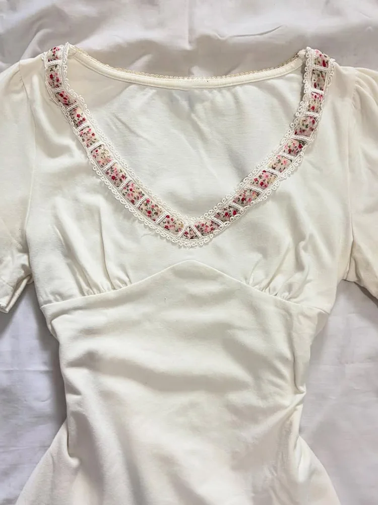 

BanzhiTao Original Retro Pure Desire Floral Print Slim Fit White T-irt Women's Summer Casual Sle Soft Temperament Top