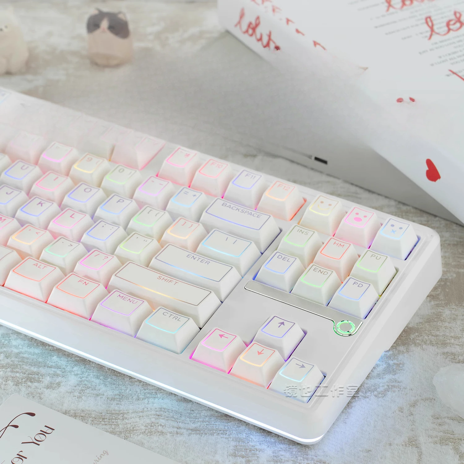 

Light edge line light-transmitting keycap Original PBT + PC simple white magnetic axis wooting mechanical keyboard
