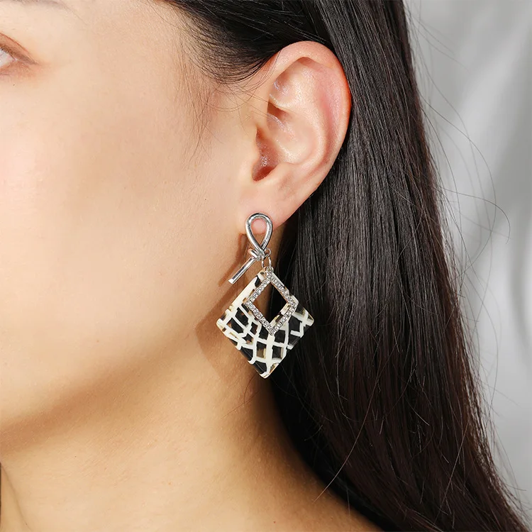 DIY accessories Europe and the United States popular niche earrings, light luxury high sense color gradual change with diamond e