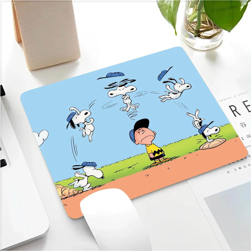 Cute Cartoon S-S-Snoopys Mousepad Small LockEdge Mouse Pad For Gamers Computer Desk Pad Anti-slip Rubber