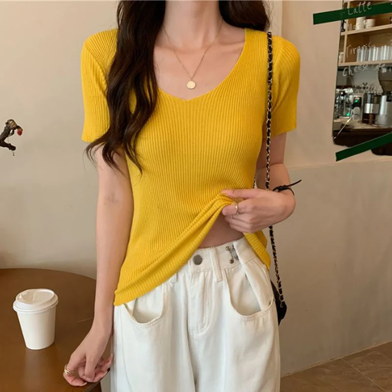 الصيف الإناث الحرير الجليد الخامس الرقبة محبوك تي شيرت الفتيات موضة قصيرة الأكمام البلوز القمم المرأة شيك الكورية رقيقة الملابس