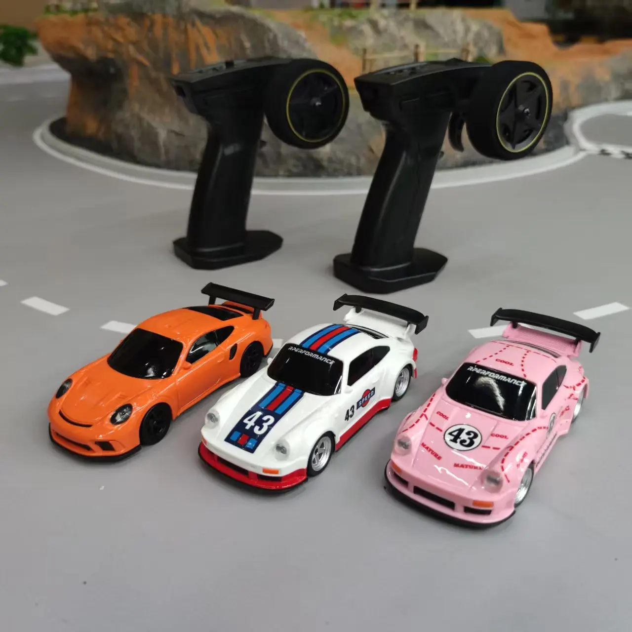 

1/43 масштаб 4WD Edition Mini RC Drift Car, RTR с полностью пропорциональным рулевым и дросселем, пульт дистанционного управления 2,4 ГГц