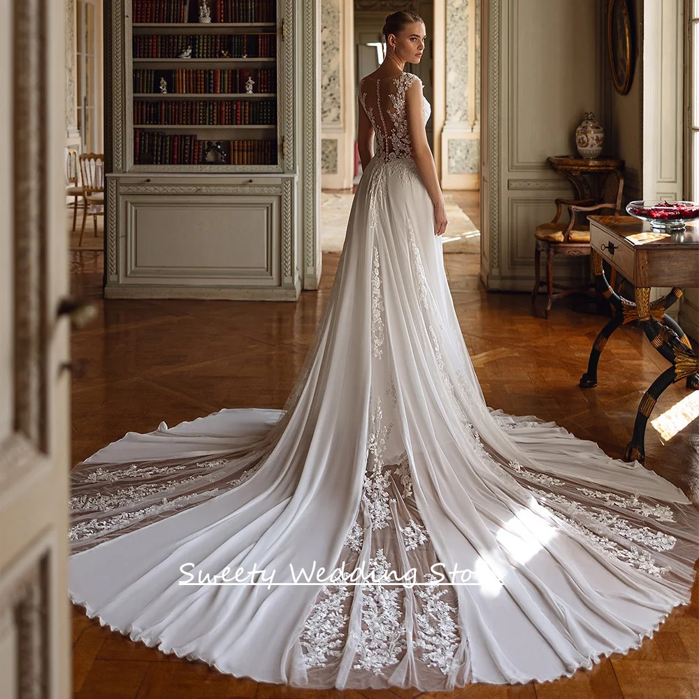 Robe de mariée romantique personnalisée, manches cape, col en V profond, paillettes appliquées, traîne Court, robe de mariée en mousseline de soie pour femmes