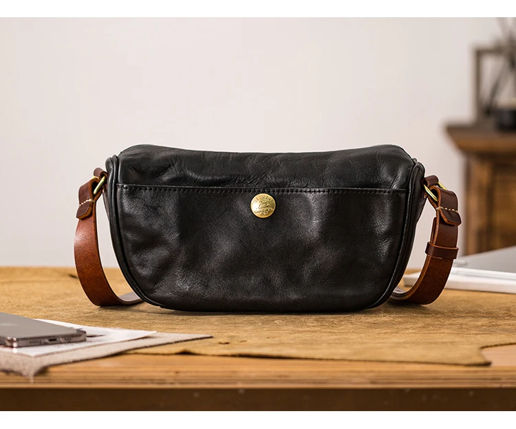 Handgefertigte Herren-Umhängetasche aus echtem Leder, modische Outdoor- und Alltagstasche, schwarze Crossbody-Tasche aus Kuhleder – Detail 24