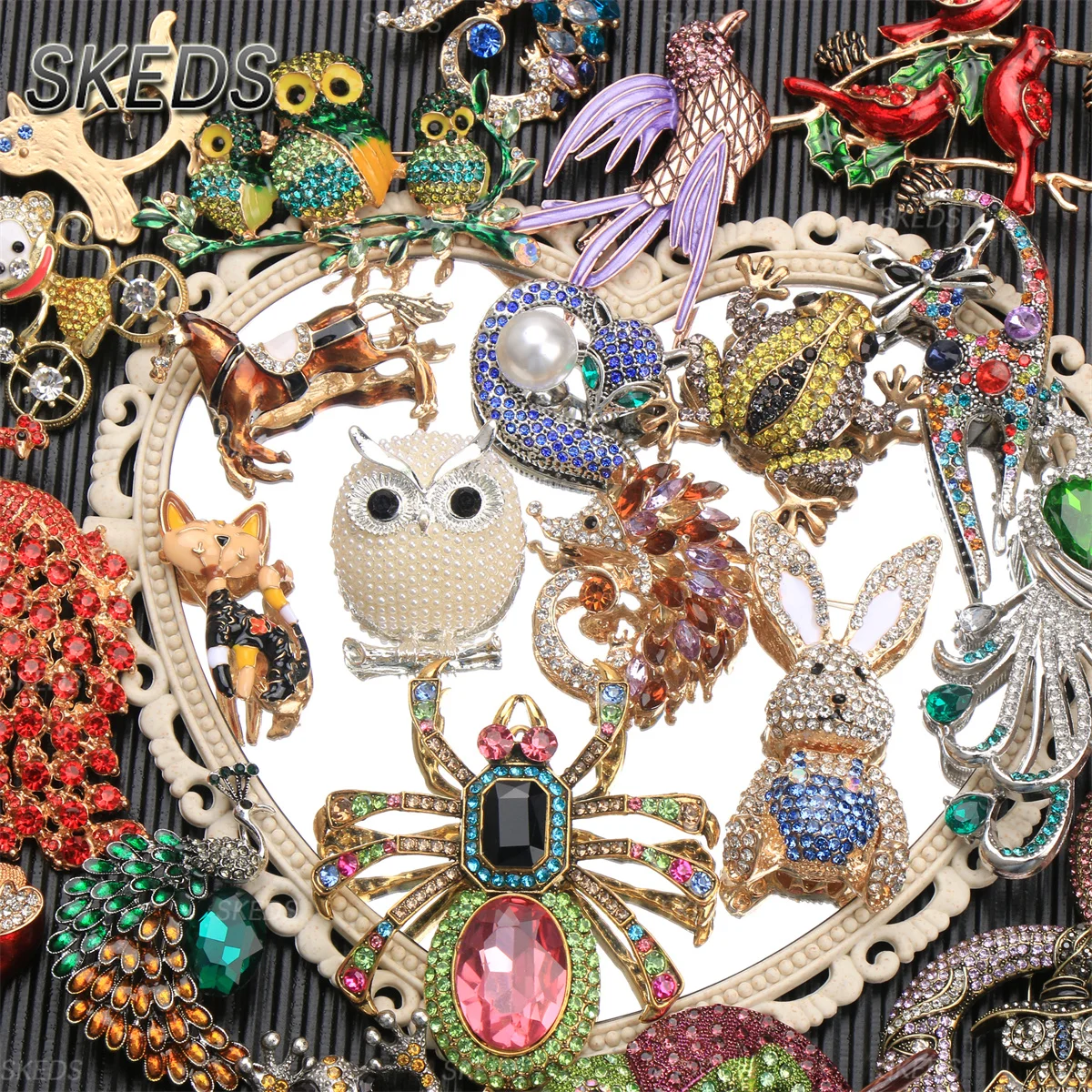 SKEDS Shining Crystal Exquisite Lizard Cat Bird Pin Animal Fox Spider Brooch for Women  Classic Rhinestone Clothing Badges