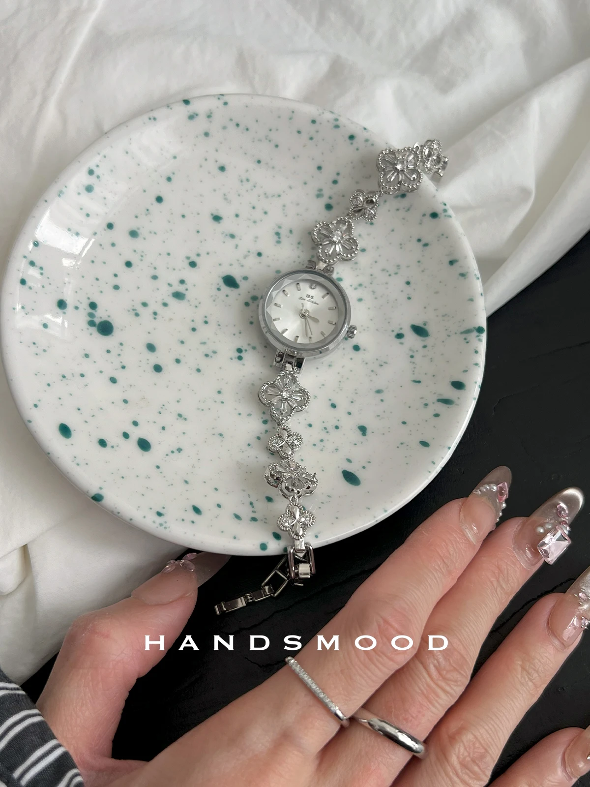 Luxury Snowflake Design Quartz Watch Sophisticated Stainless Steel Bracelet-Style Casual Fashion Timepiece for Women