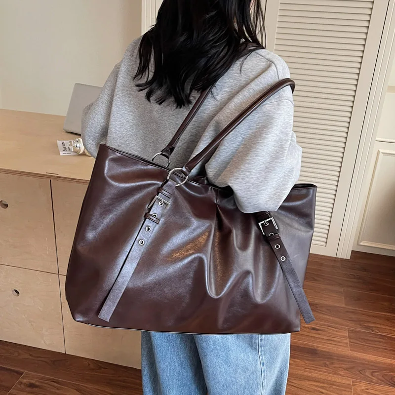 

British style women's shoulder bag large capacity bag new tote bag 2025 retro style fashionable casual bag