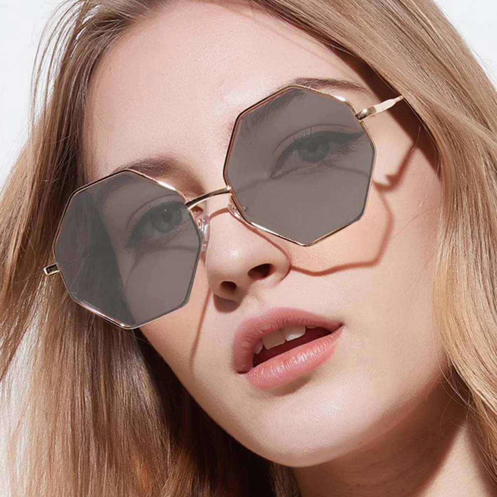 

1Pair Beach Retro Polygonal Frame Stylish Eyeglasses Decorative Vacation Glasses for Outdoor Activities and