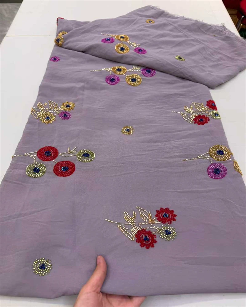 Tecido de costura de algodão de verão com pequenos pontos jacquard florais frescos e finos, fazendo roupas infantis