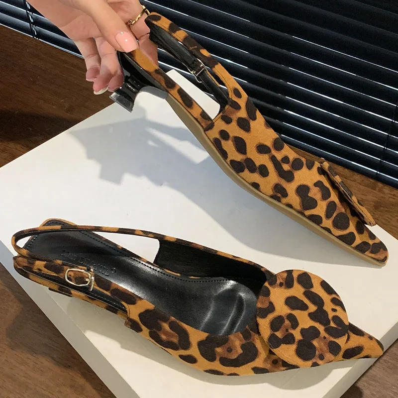 Calzature con stampa leopardata donna décolleté con tacco basso scarpe da donna con tacco a punta moda donna sandali con tacco basso scarpe novità