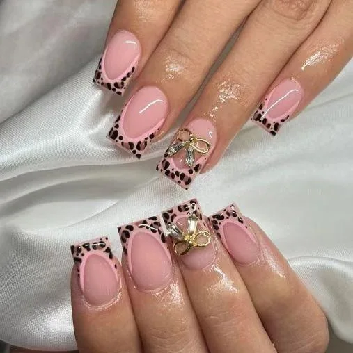 24 piezas uñas postizas francesas con estampado de leopardo, para chicas atrevidas, set de uñas de presión, marrones cortas cuadradas con diamantes 2