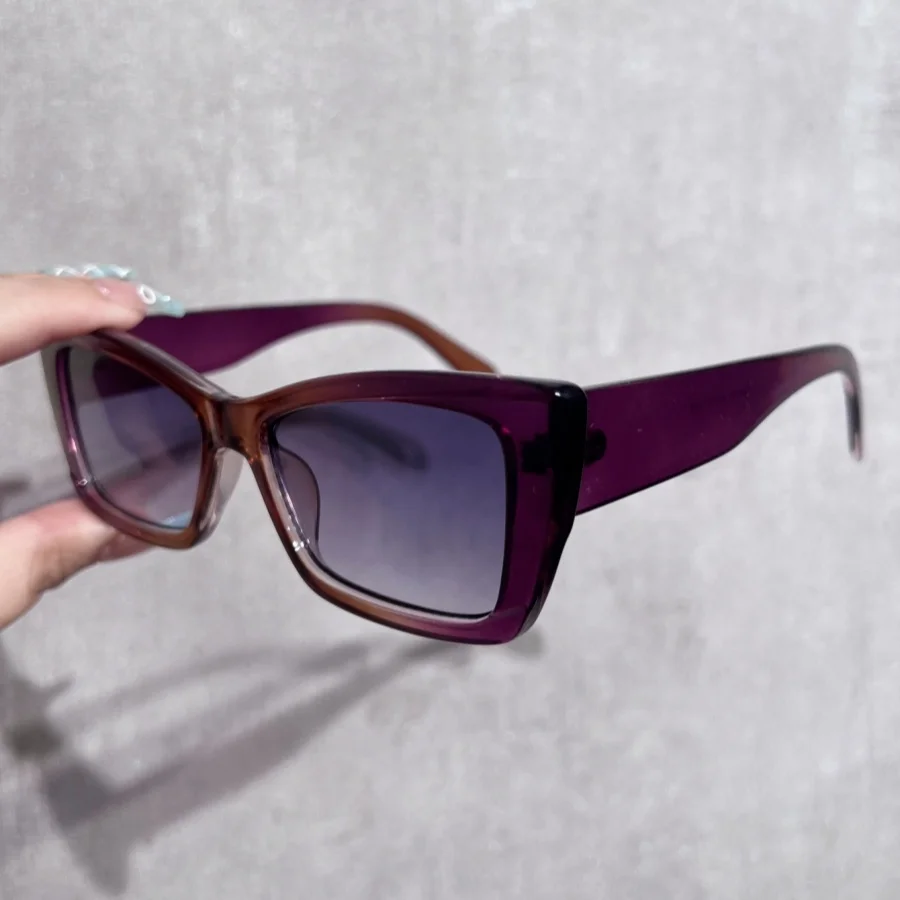 1 قطعة نظارات الموضة النسائية نمط جديد حساسة إطار صغير عين القط أنيقة متعددة الاستخدامات عادية العصرية نمط الشارع عيد الميلاد ديكورا