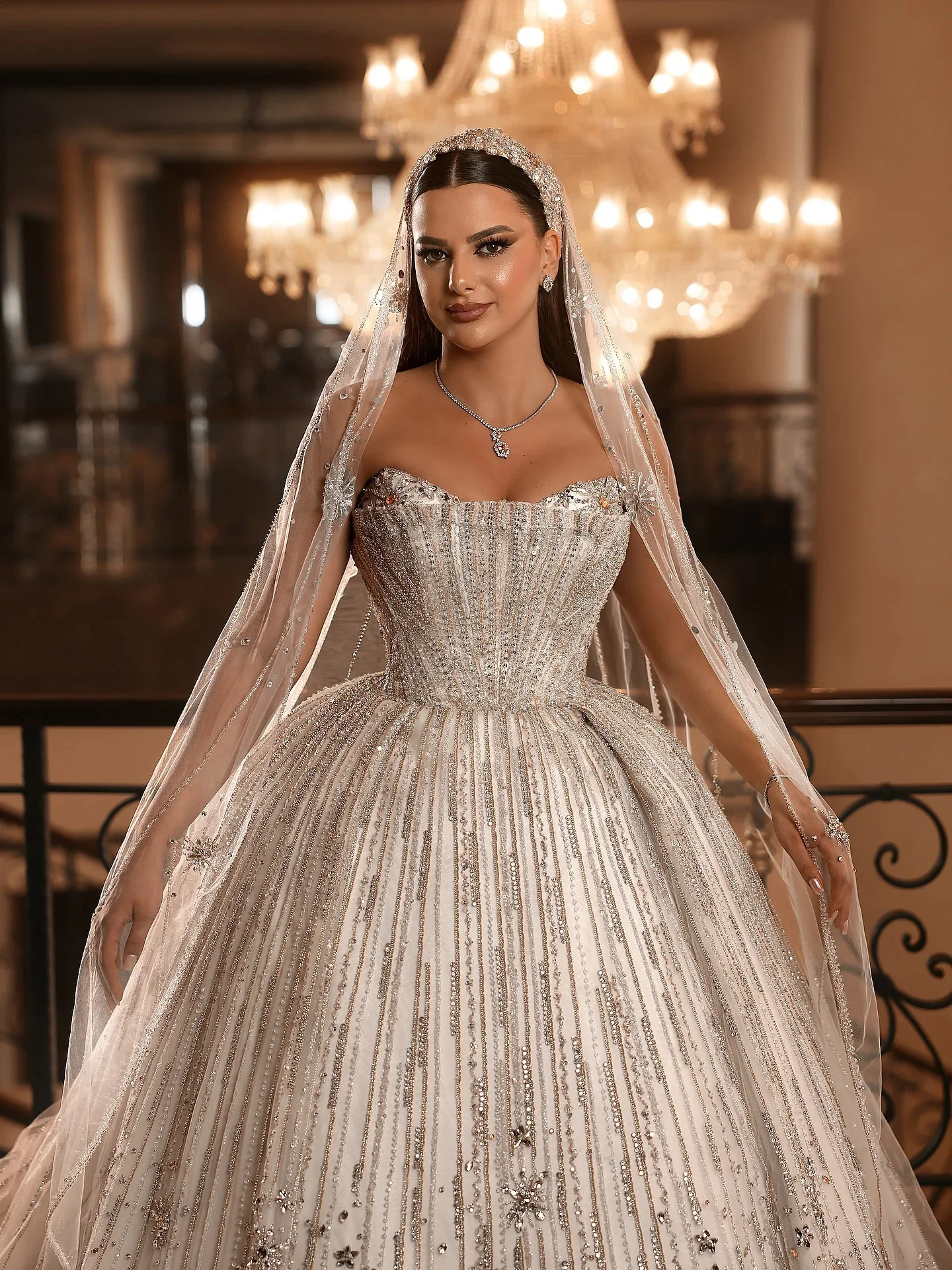 Requintado vestido de casamento de cristal sem alças vestido de baile elegante miçangas renda vestido de noiva personalizado sem mangas vestidos de novia