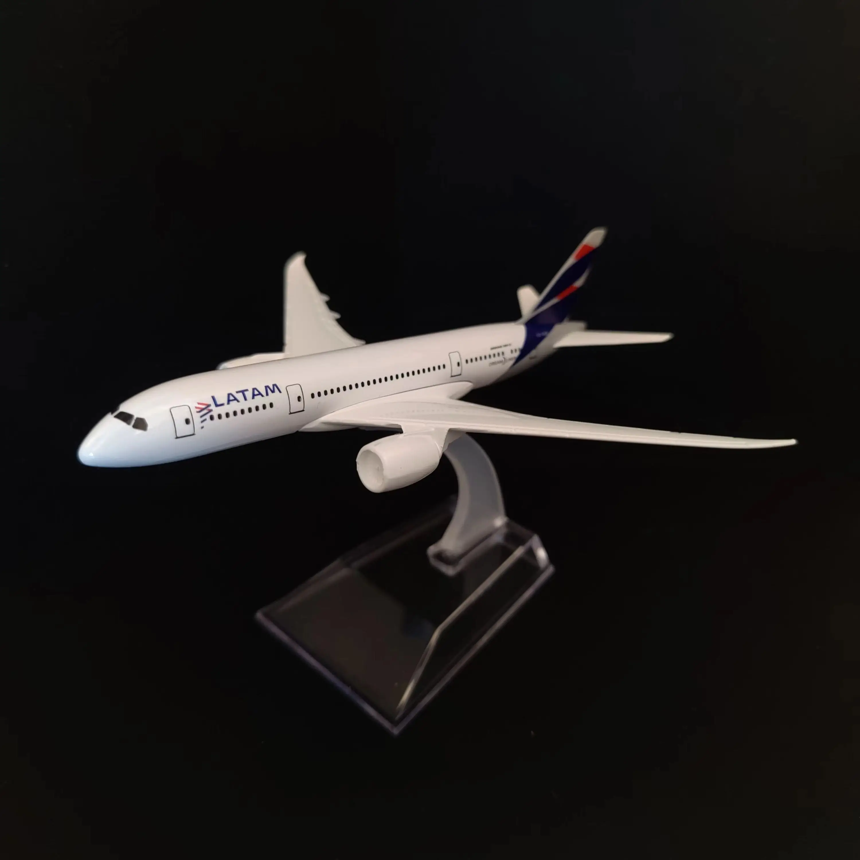 Scale 1:400 Metal Aircraft Replica 15cm LATAM B787 Boeing Airbus Airplane Diecast Model Kids Room Decor Gift Toys for Boy