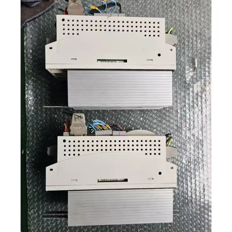 Подержанный инвертор ECSEP004C4B протестирован в порядке и быстро отправлен.