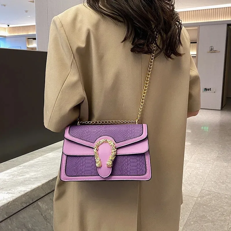 سلسلة ذهبية حقيبة كروسبودي المرأة موضة بسيطة أنيقة حقيبة مربعة صغيرة طبقة مزدوجة جديد 2025 نمط التمساح حقيبة لامعة