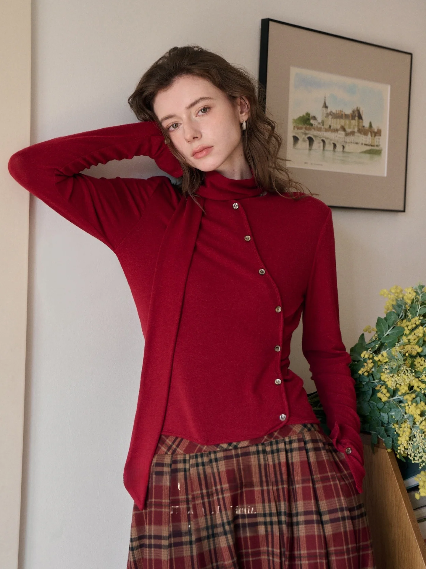 

Ele Red Long Sve Трикотажная футболка для женщин SimpleRetro Rona Night Драпированная боковая пуговица Французская повседневная одежда