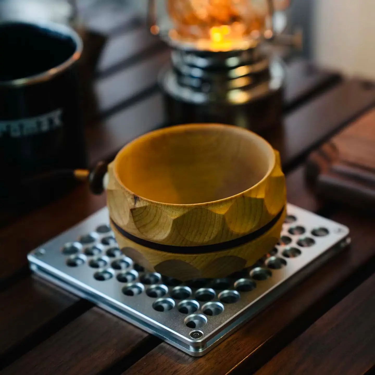 Outdoor Camping Aluminum Alloy Insulation Board 	 Sanded Silver Texture, Large/Small Size Coasters for Dual Use, Protect the Tabletop and Prevent Burns, Coffee Coasters, Wine Coasters.