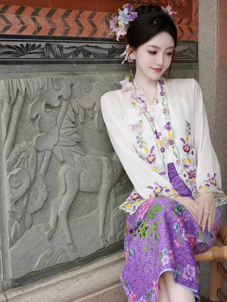 

Exquisite Ethnic Women's Fashion Photography Props Floral Hairpin Siyang Ban Costume New Style Embroidery National Dress Set