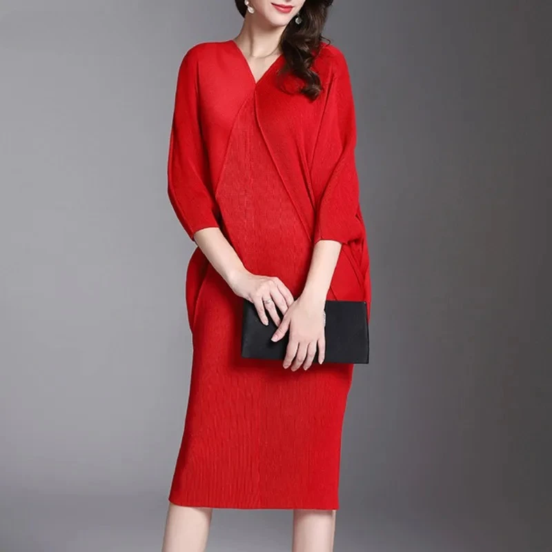 

Miyake Fashion Solid Colour Folded Dress Women's V Neck Bat Sleeve Loose Design Casual Peplum High-end Dress 2025 Summer New