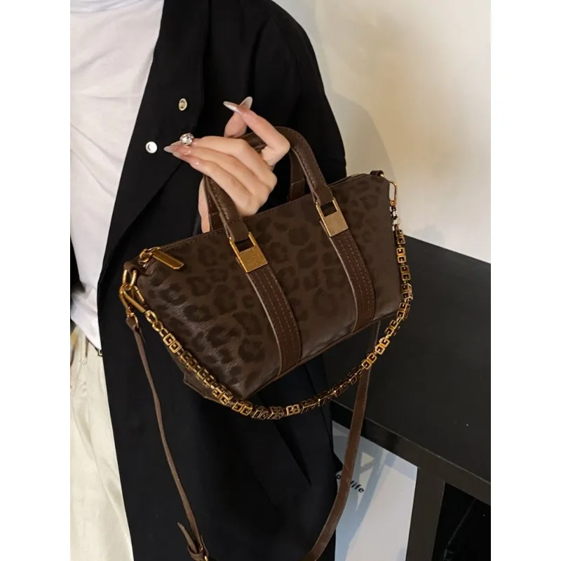 

Premium Sense Retro Portable Small Bag Women's Autumn Winter Leopard Print Commuter Shoulder Bag Exquisite Fashion Messenger Bag