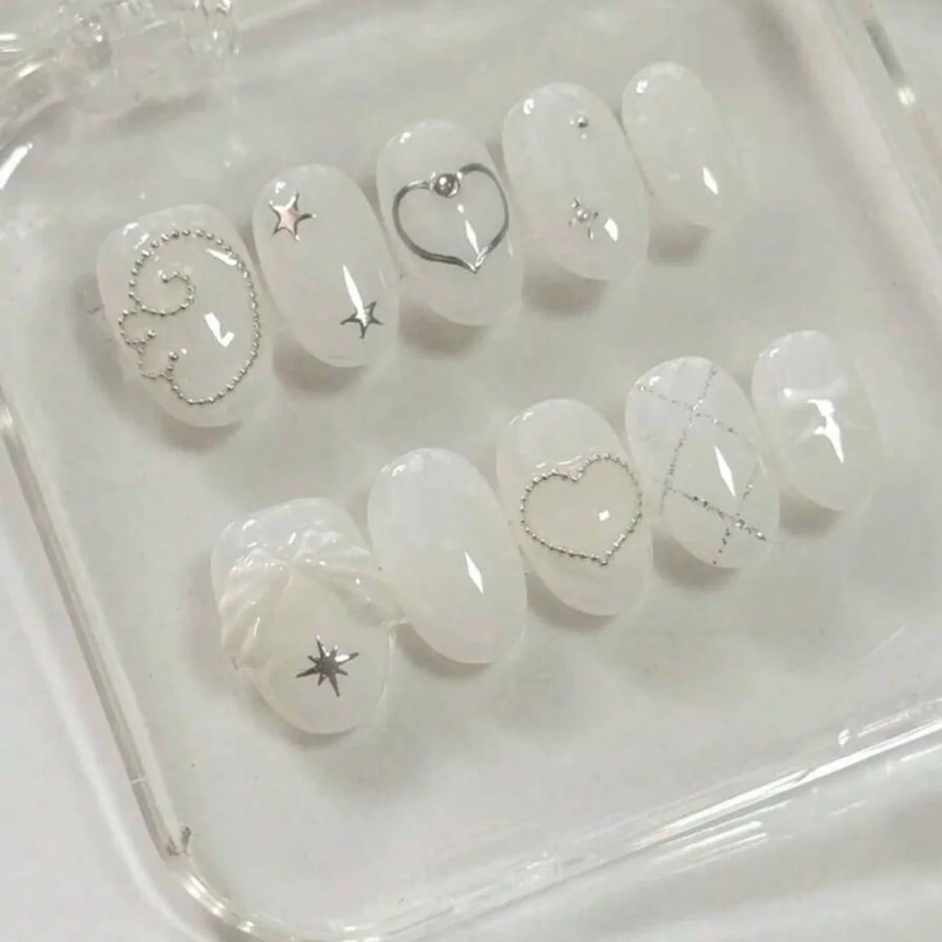 10 peças de arte de unha oval prensada à mão pura, arte de unha falsa, arte de unha de asa branca minimalista, adequada para uso feminino