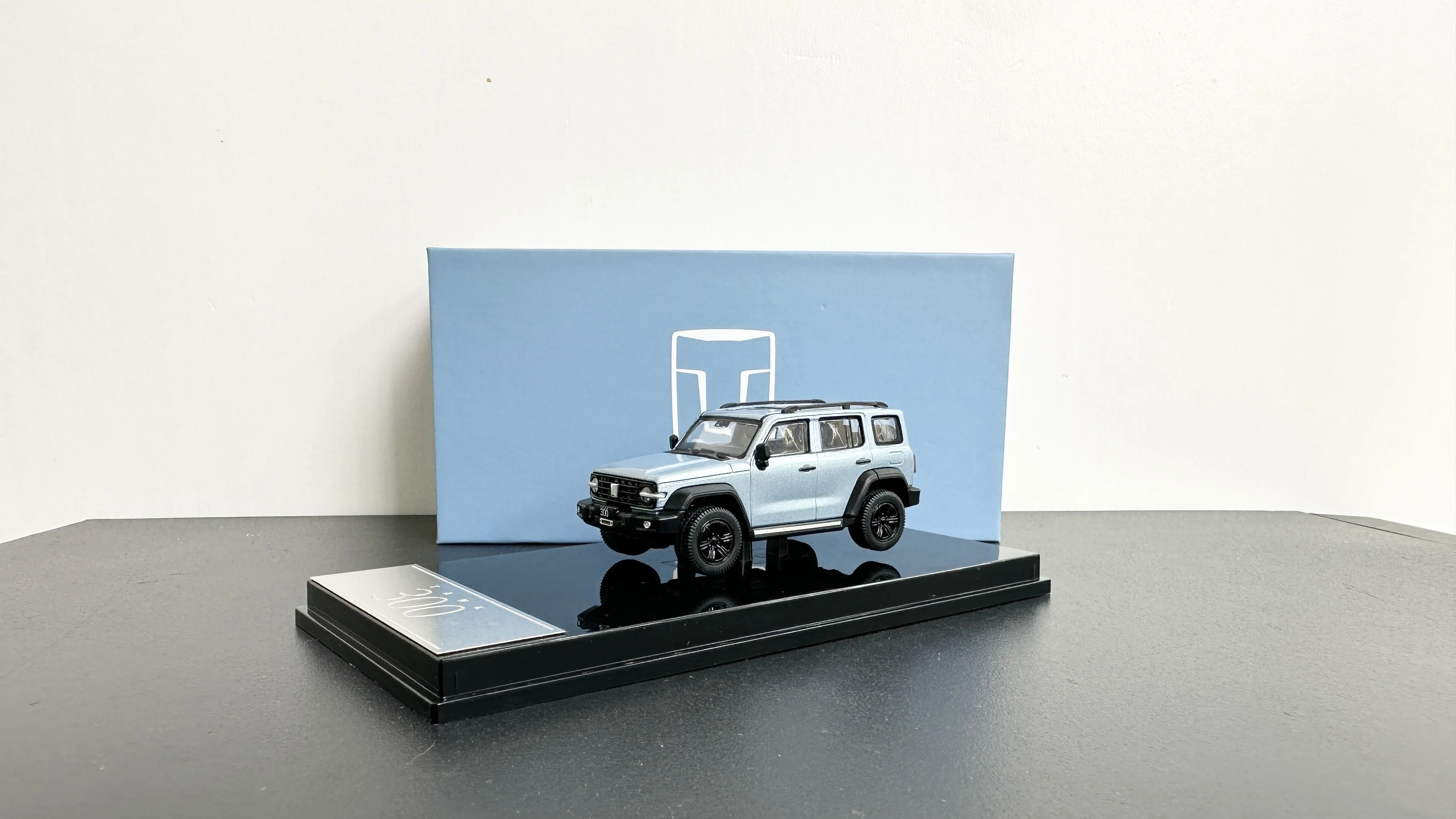 

1: ***** 300 Monet Crystal Box, модель автомобиля из сплава XCARTOYS, коллекция