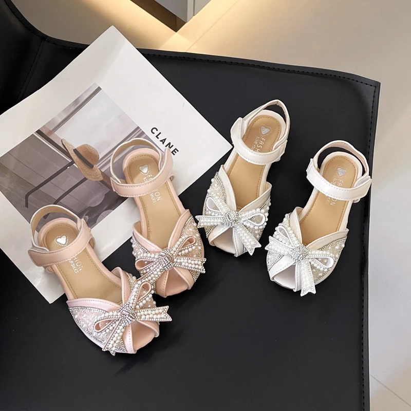 

Сандалии для маленьких девочек, новые летние элегантные детские туфли принцессы с жемчугом, модные универсальные детские повседневные сандалии на плоской подошве для свадебной вечеринки