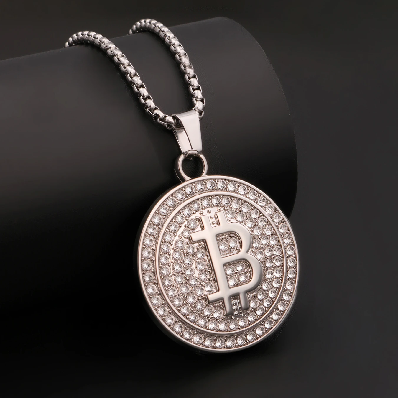 طوق Hombre الفاخرة BTS الرجال قلادة سبائك الزنك معبد حجر الراين بيتكوين القلائد للرجل اكسسوارات المجوهرات