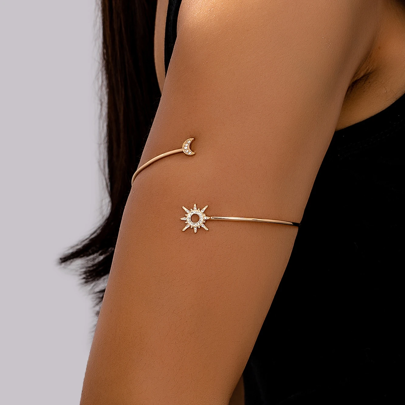 Armband für Damen, schlichtes Armband mit Stern- und Mondmotiv, geeignet für den täglichen Gebrauch und für festliche Anlässe während des Ramadan.