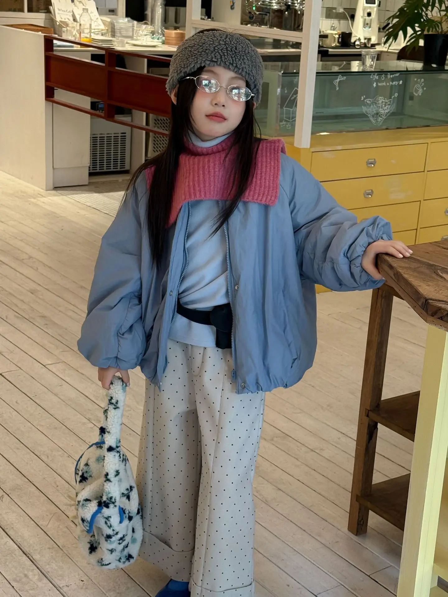 الفتيات ملابس قطنية 2025 الخريف والشتاء ملابس الأطفال الجديدة الكورية نمط فتاة طفل صافي اللون سميكة منتفخ ملابس قطنية